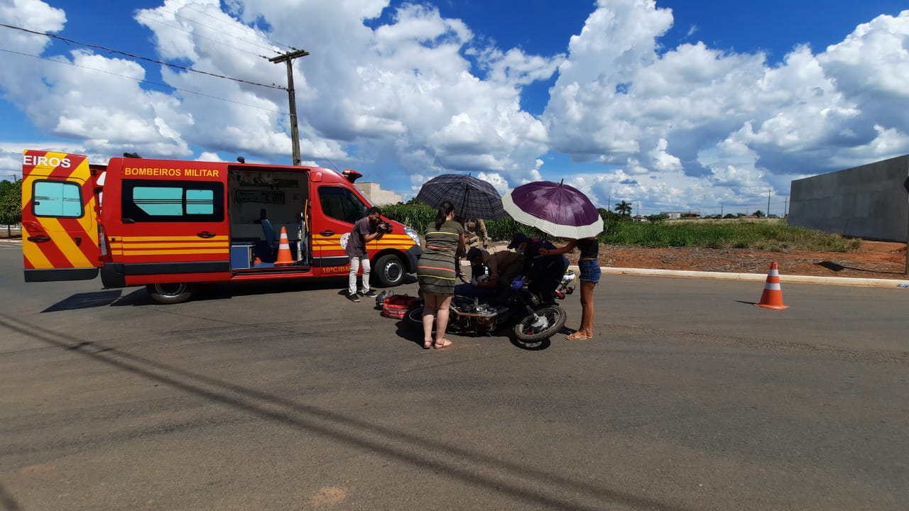 Condutor de caminhonete foge após acidente com motocicleta no bairro