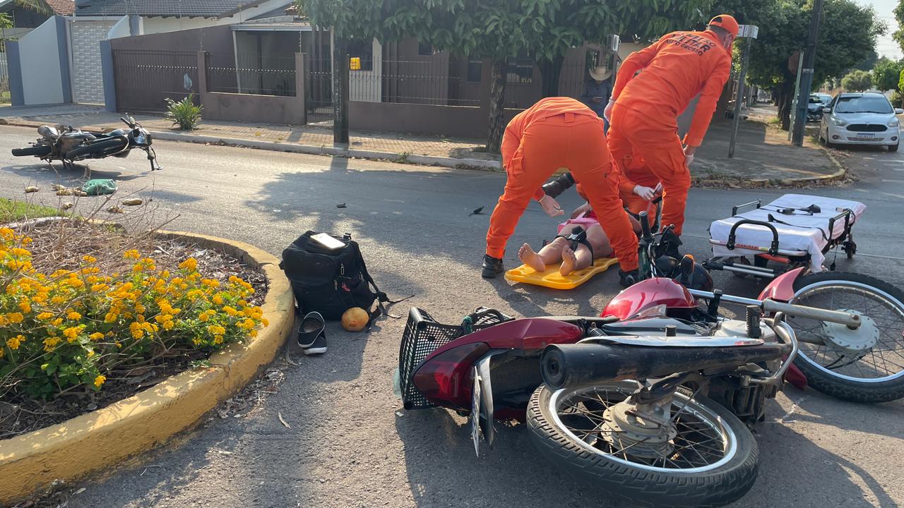 Acidente entre motocicletas deixa duas pessoas feridas no Jardim Itália