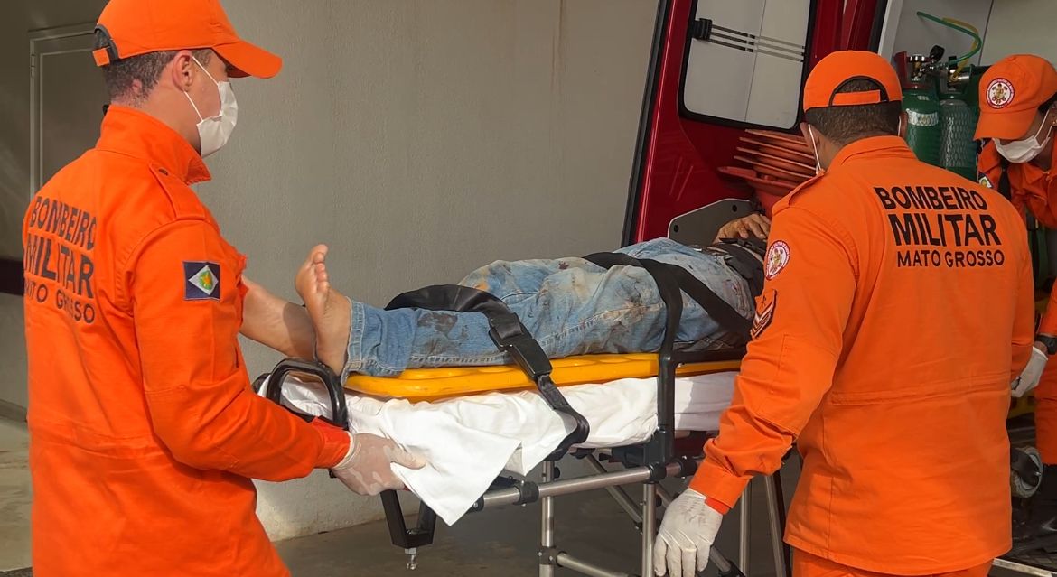 Trabalhador fica ferido após braço de caminhão munck se soltar durante serviço