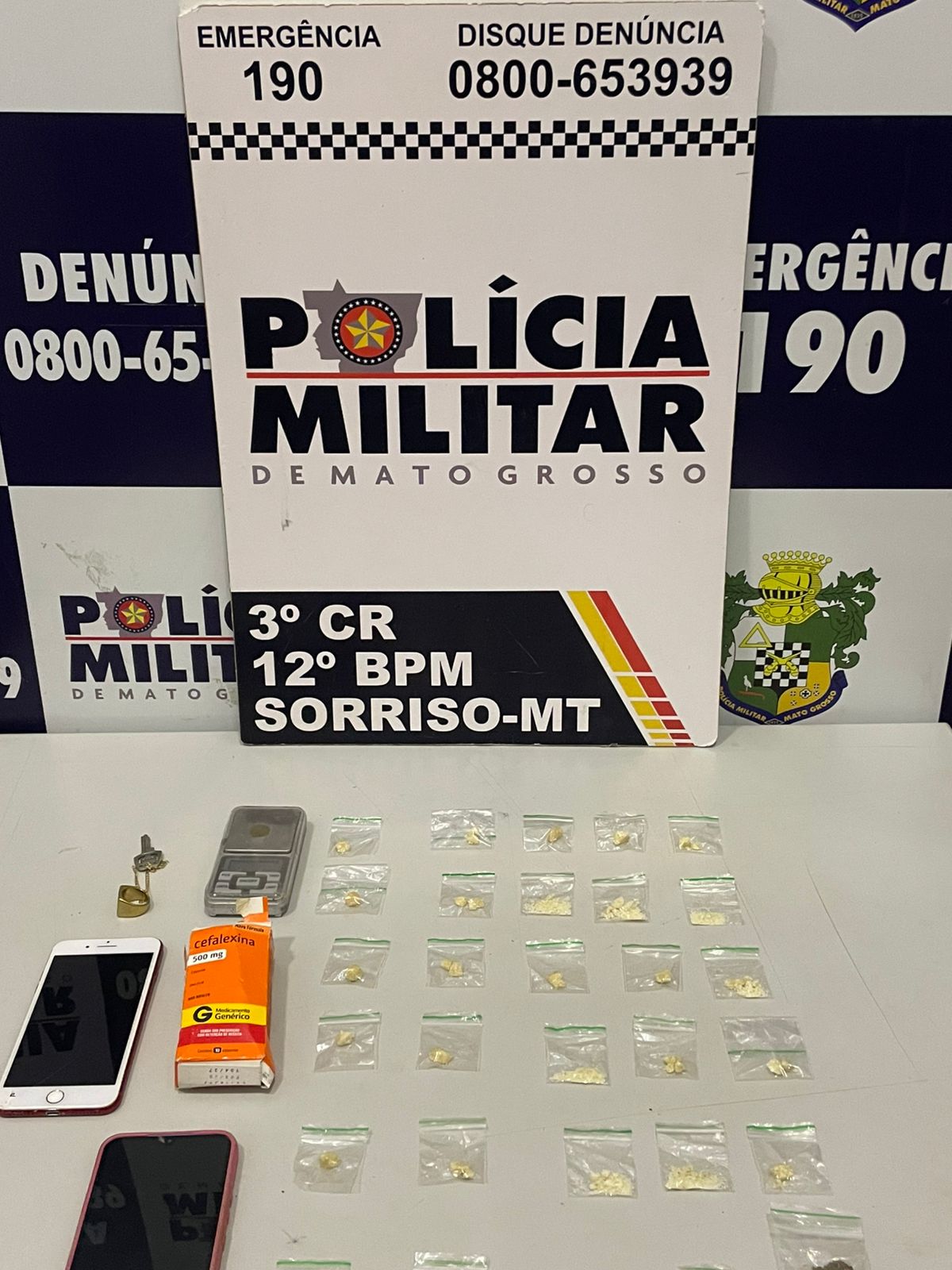 Após denúncia anônima três pessoas são presas por tráfico drogas