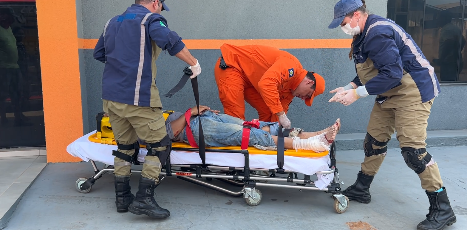 Homem fica ferido após perder controle de motocicleta na Rua Iraí