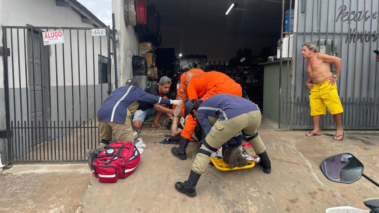Homem baleado em oficina morre horas depois em hospital