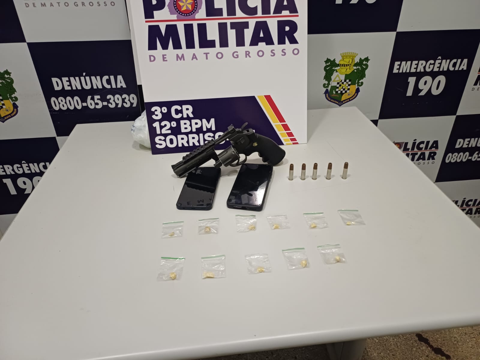 Operação Tolerância Zero prende dois homens com drogas e simulacro de arma na zona Leste