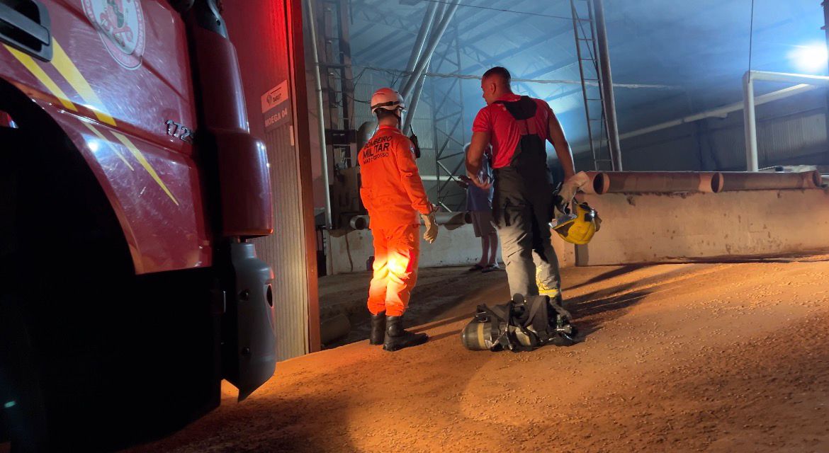 Bombeiros atuam por mais de quatro horas em incêndio em secador de soja em Sorriso