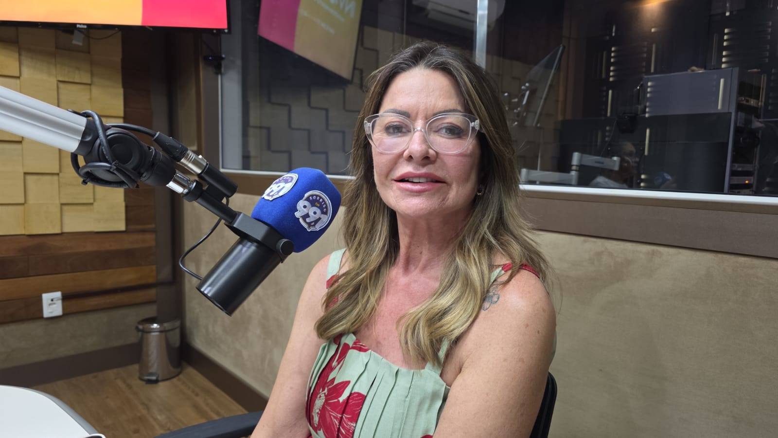Março Lilás: ginecologista reforça importância do exame preventivo durante entrevista na Sorriso FM