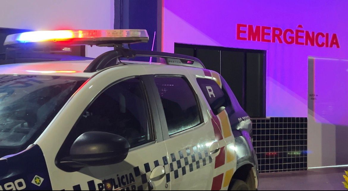 Homem é esfaqueado pela namorada no centro de Sorriso e suspeita foge