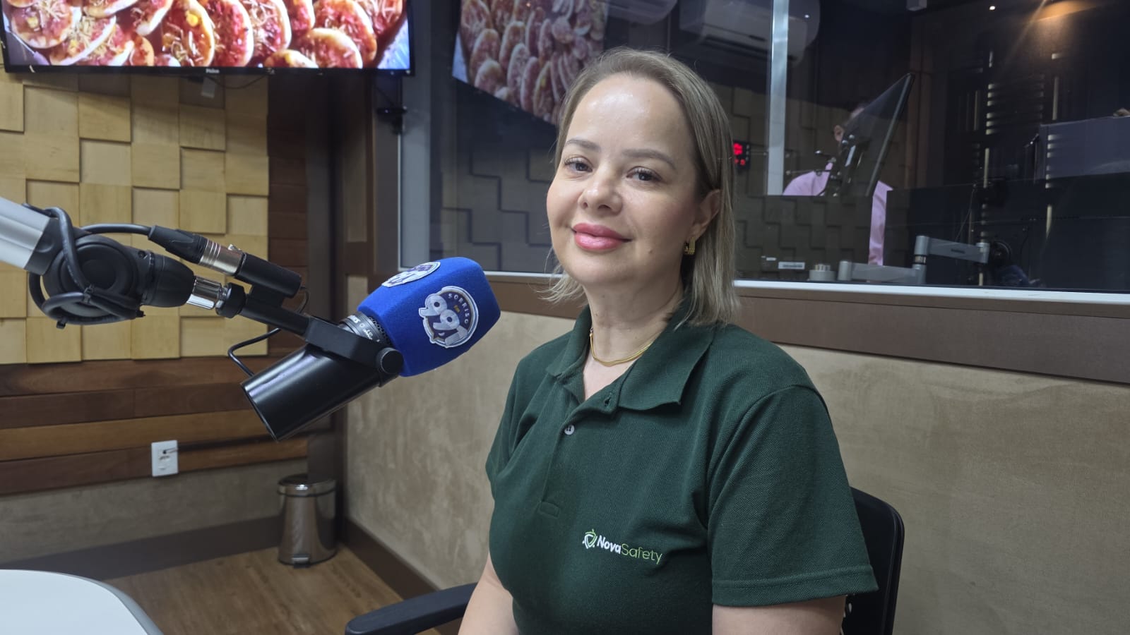 Abril Verde destaca saúde mental do trabalhador em entrevista no programa A Voz do Povo