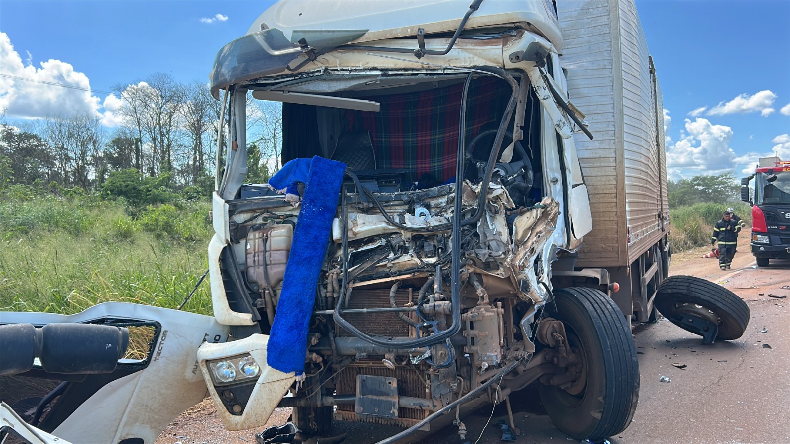 Acidente entre caminhões deixa dois feridos na BR-163 em Sorriso