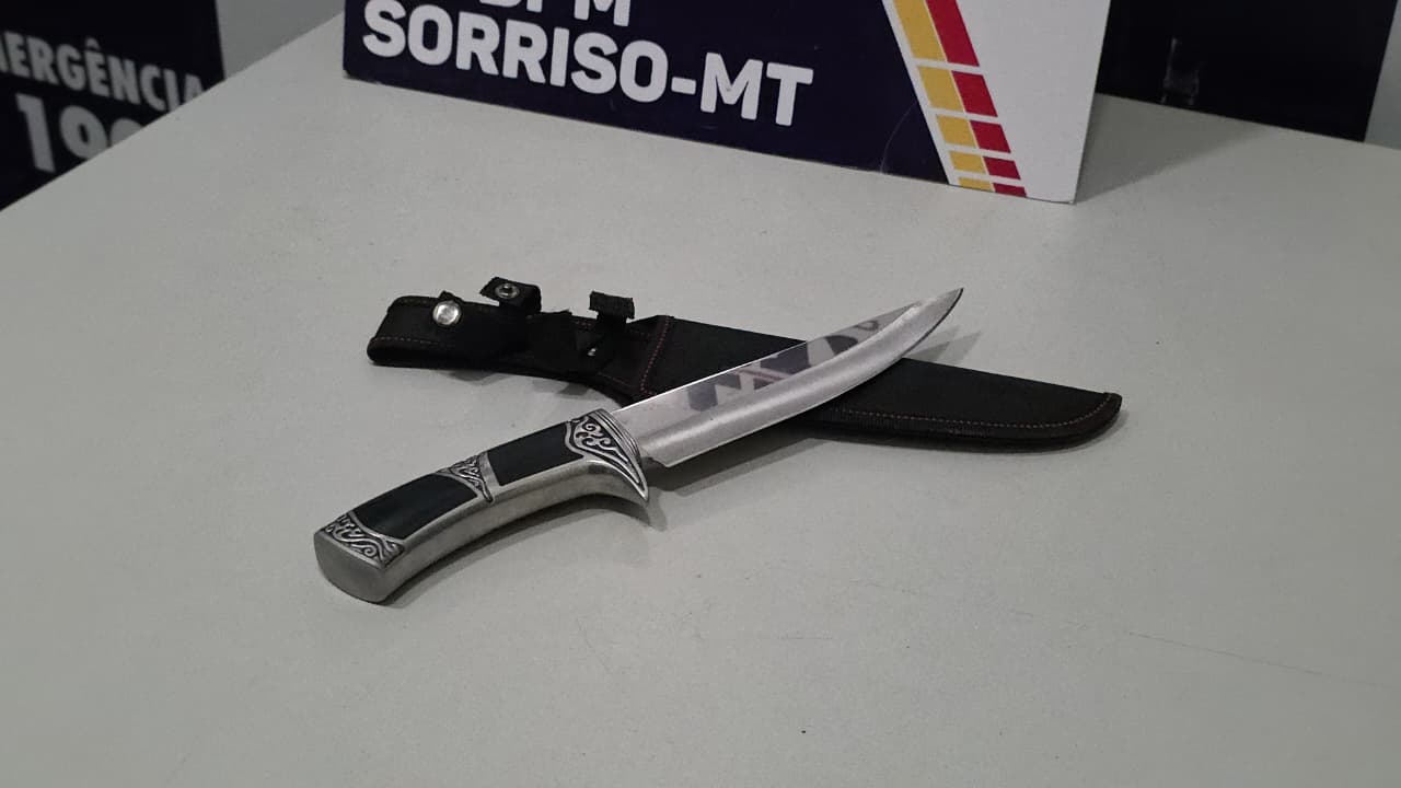 Homem busca filhos na escola, vê ex-namorado da esposa com as crianças e é perseguido com faca