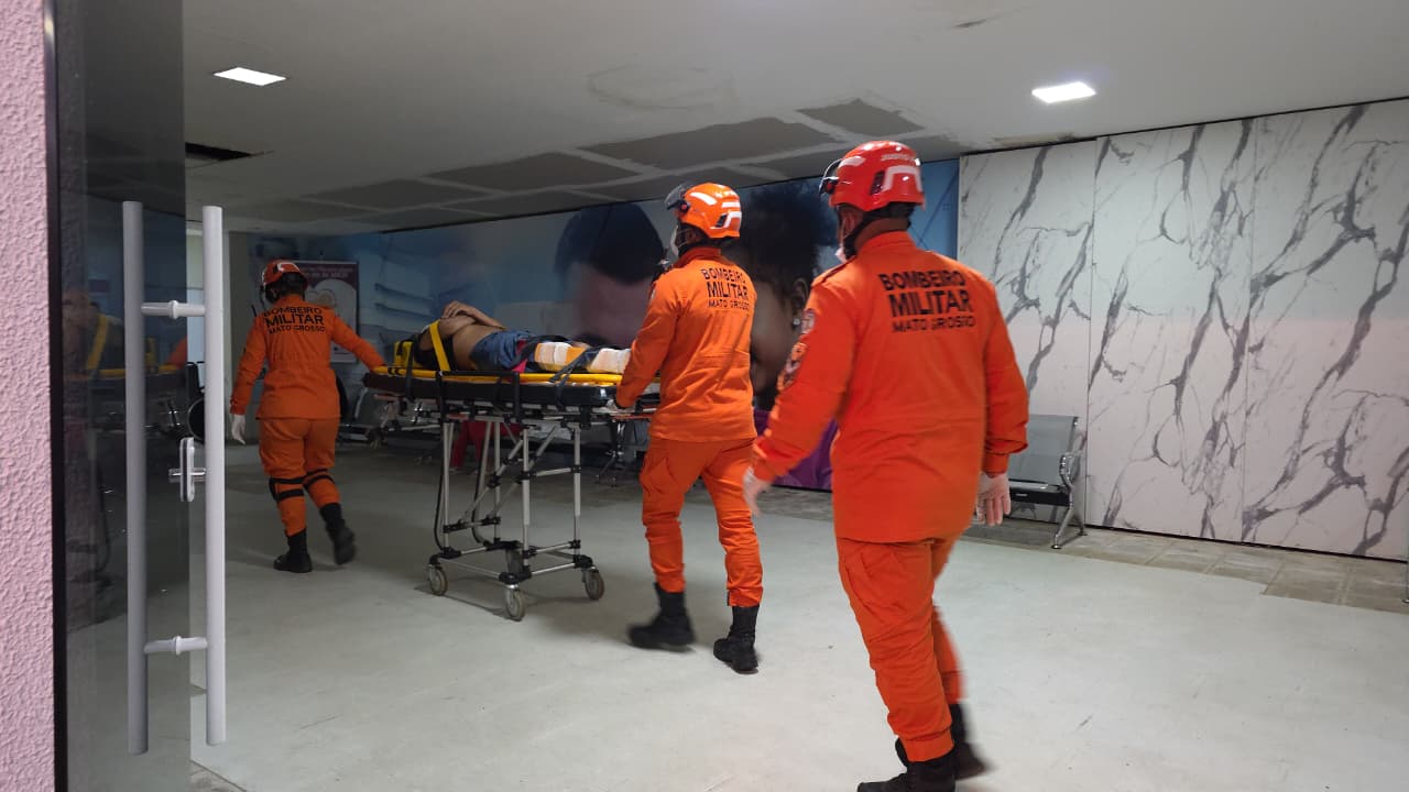 Motociclista embriagado provoca acidente e tem ferimento grave na perna