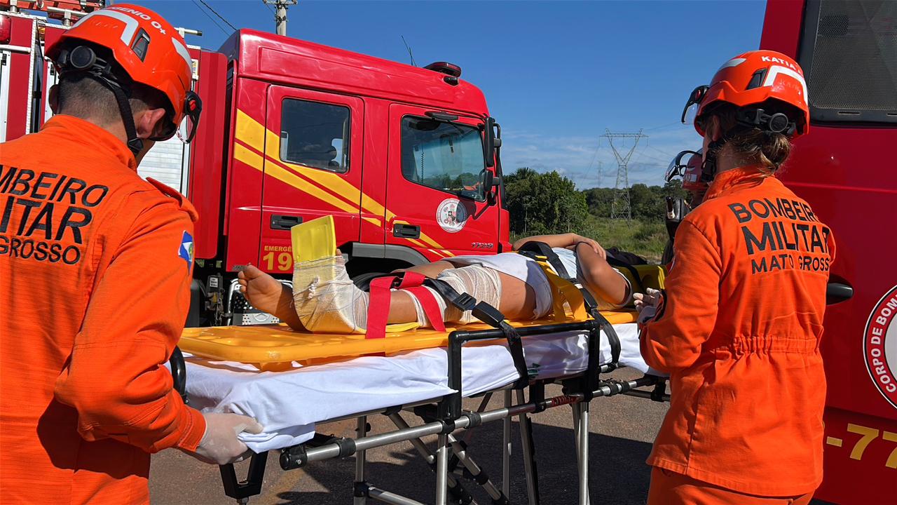 Adolescente fica ferida em acidente envolvendo bicicleta e caminhão de coleta  em Sorriso