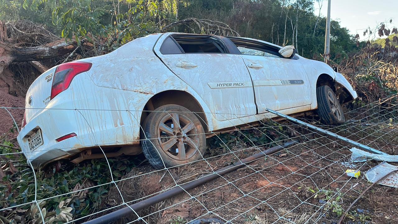 Sorriso: mulher fica ferida após capotamento na MT-242