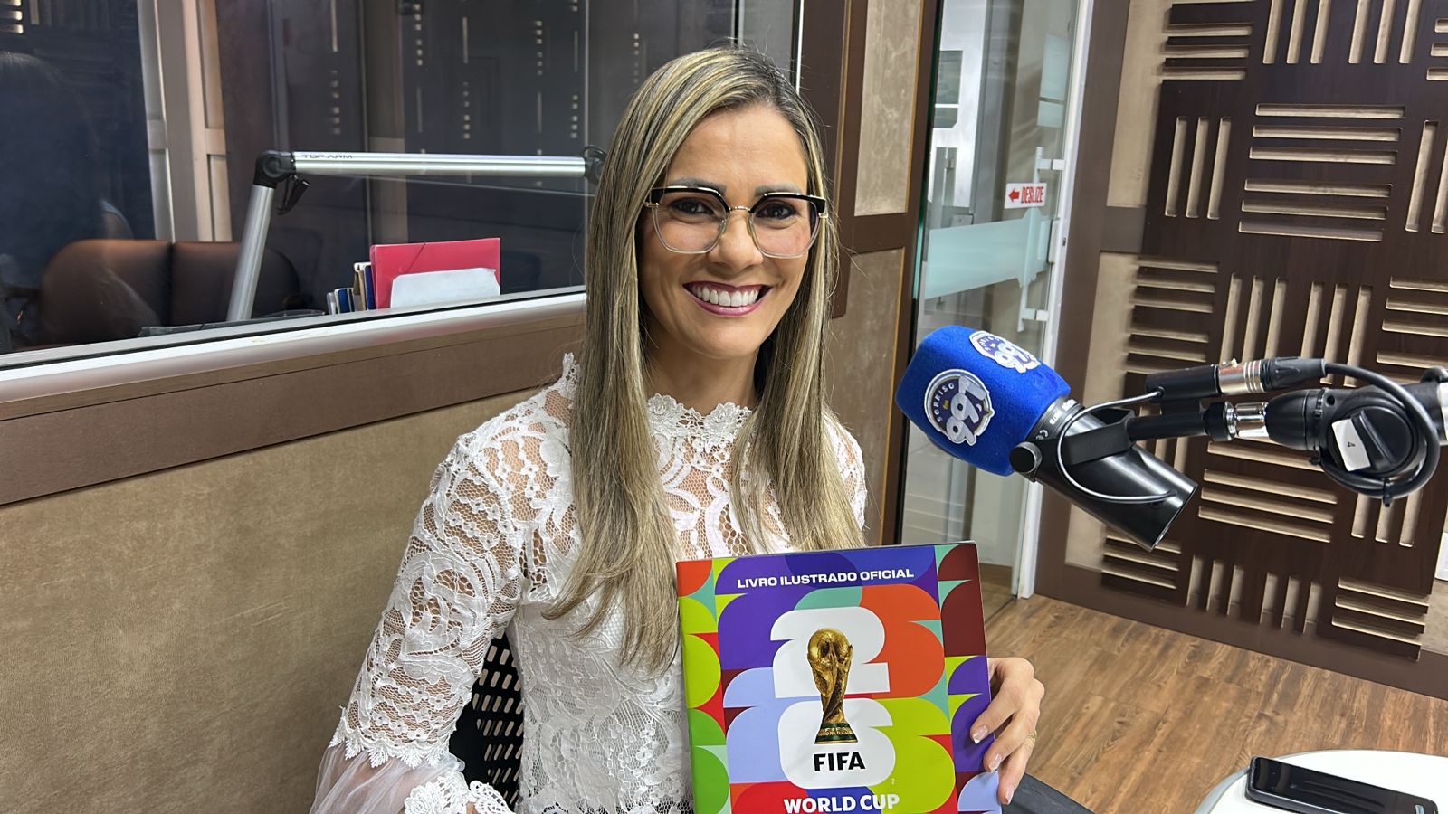Ótica Dilane lança campanha com álbuns e figurinhas da Copa do Mundo 2026 para clientes