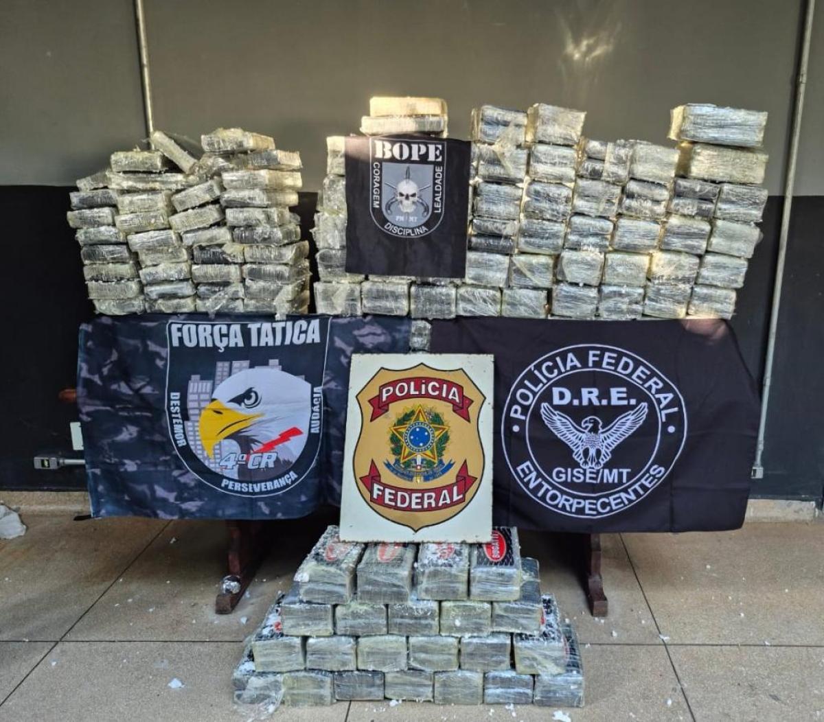Operação conjunta apreende 250 kg de cocaína escondidos em colchões em MT