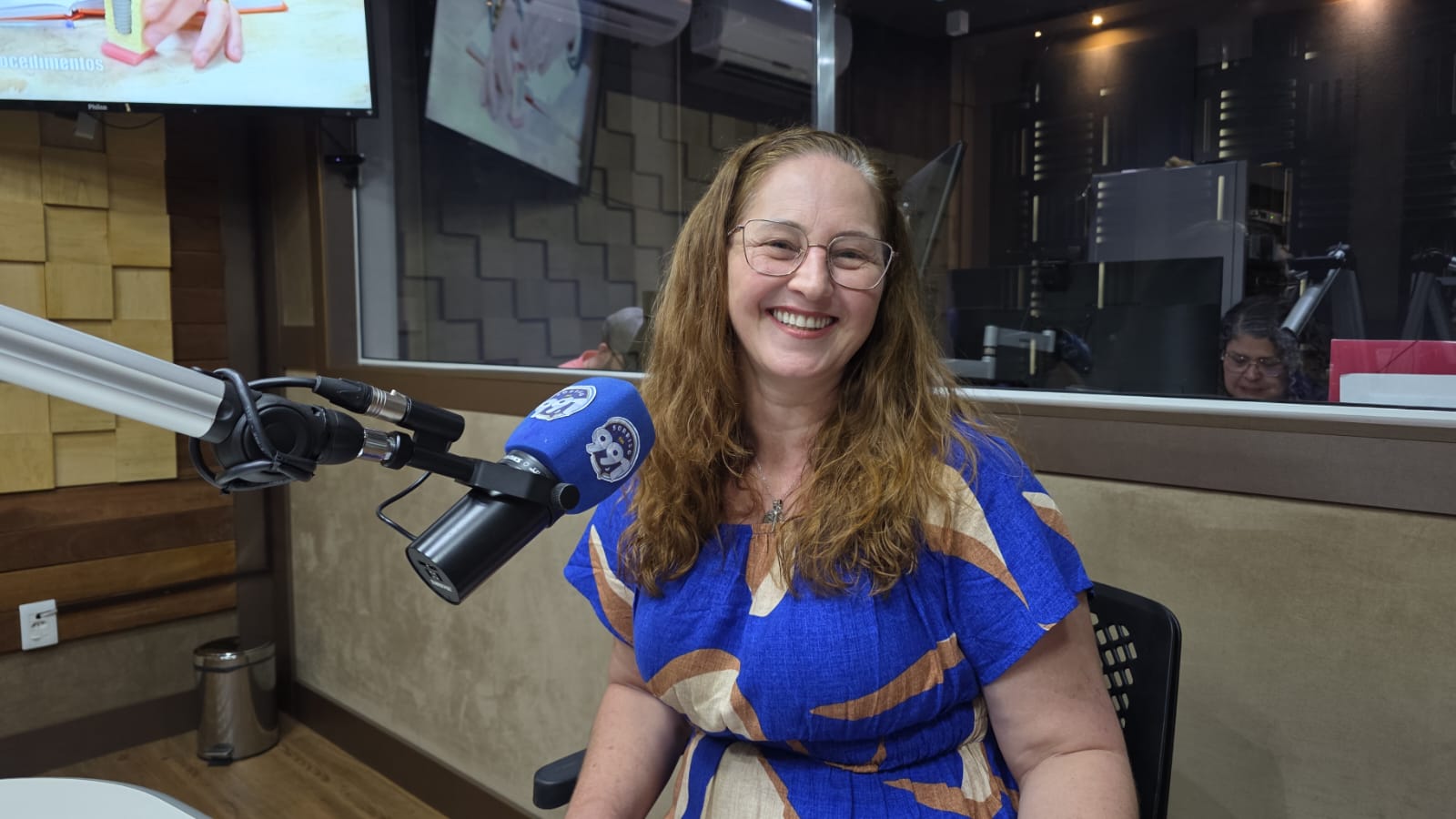 Mãe de adolescente com fissura palatina compartilha história de superação e prepara segundo livro