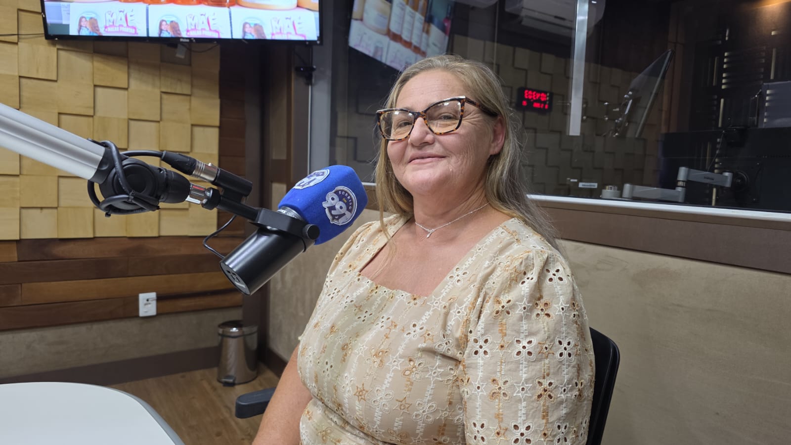 Mãe agricultora emociona ao contar trajetória de dedicação aos filhos em entrevista na Sorriso FM