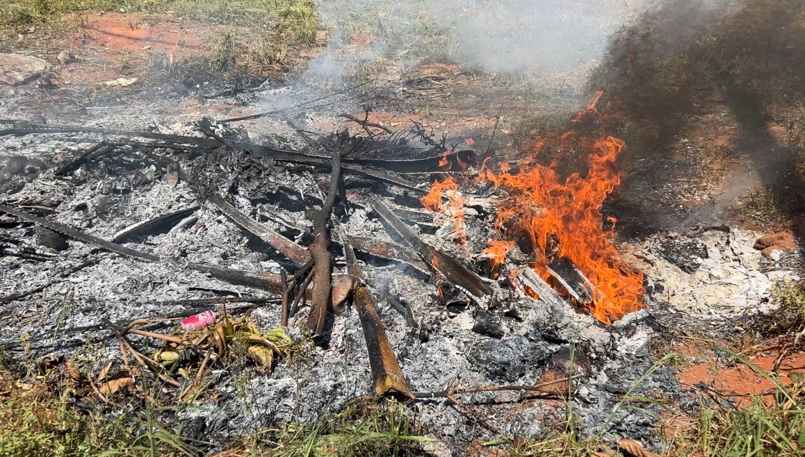Queima de lixo mobiliza bombeiros e acende alerta para risco de incêndios em Sorriso