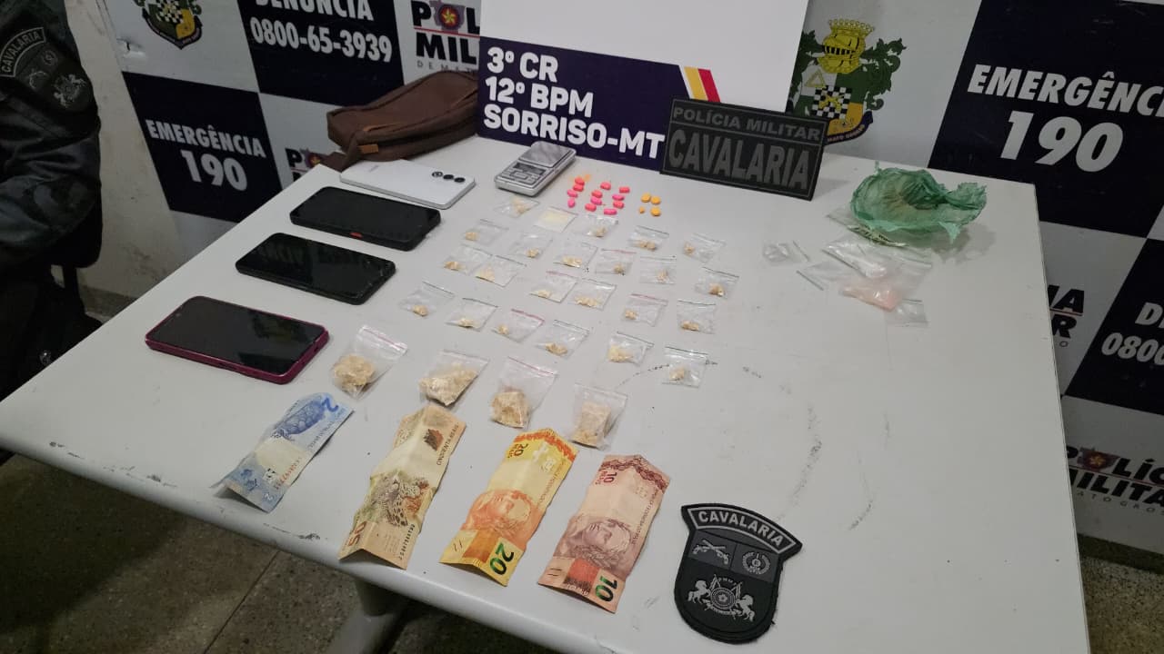 Cavalaria da PM detém mãe, filho e padrasto por tráfico de drogas