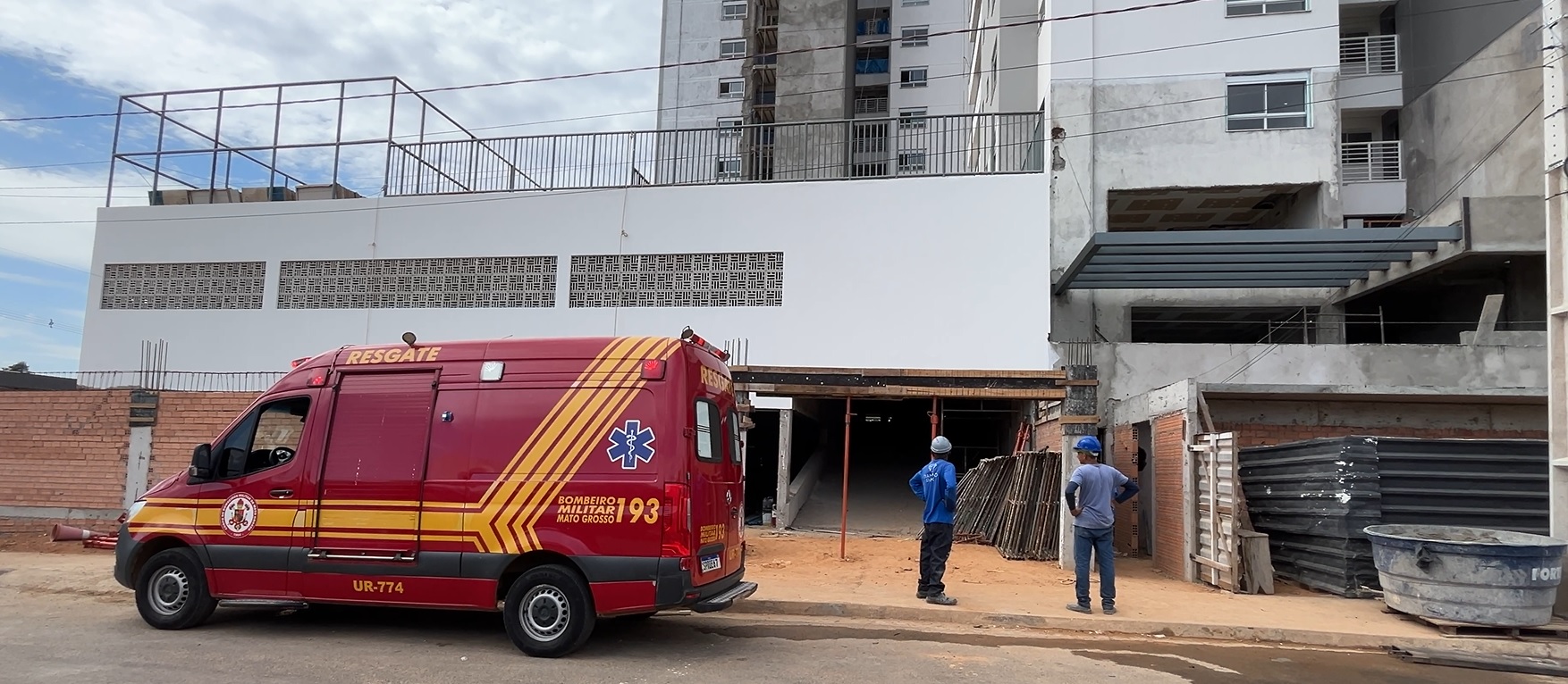 Trabalhador fica ferido após guincho cair durante obra de prédio em Sorriso