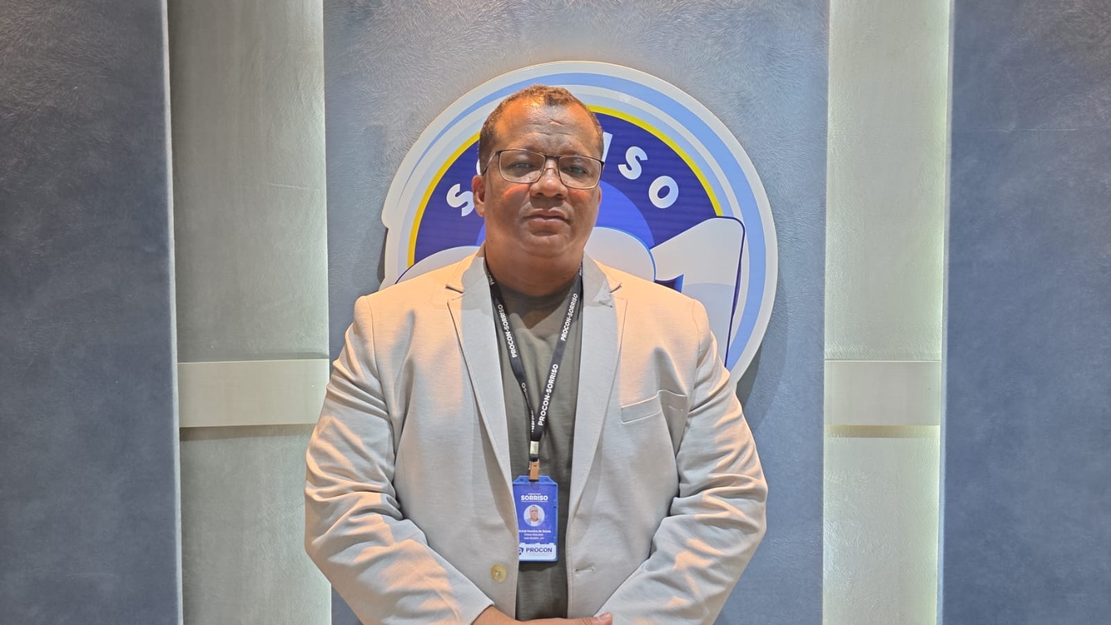 Vazamentos de esgoto e direitos do consumidor são destaques em entrevista com coordenador do Procon de Sorriso
