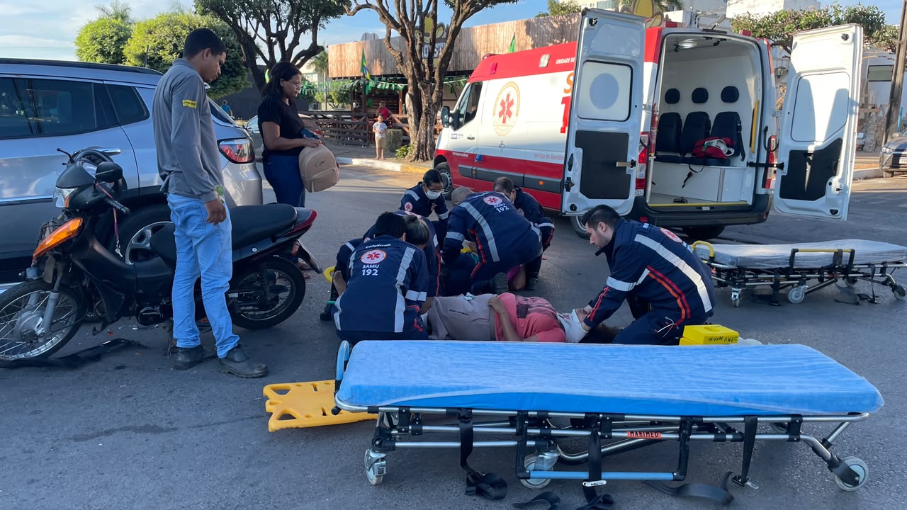 Motociclista sofre ferimentos graves após colisão com utilitário no Centro de Sorriso