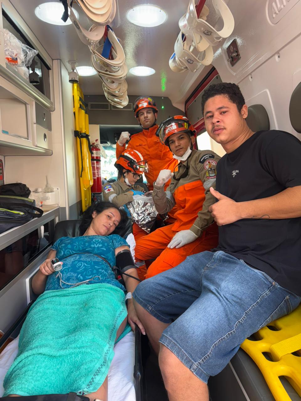 Bombeiros auxiliam mãe que deu à luz em casa no bairro Santa Maria