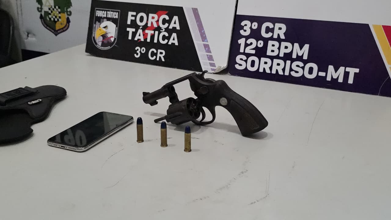 Mulher é presa pela Força Tática com arma de fogo escondida
