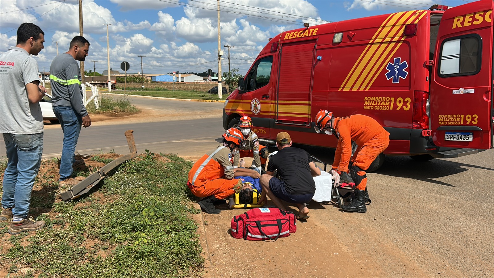 Motociclista fica ferido após colisão com carro na BR-163, em Sorriso