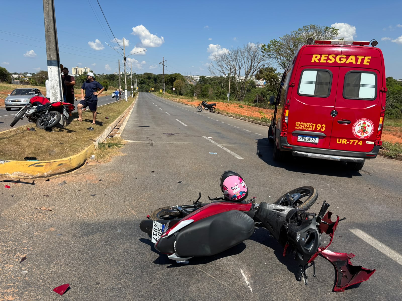 Duas pessoas ficam gravemente feridas após colisão entre motos